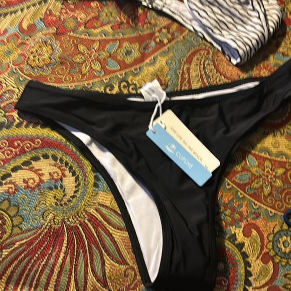 Set of 2 new Cupshe bikinis size medium - Picture 4 of 8